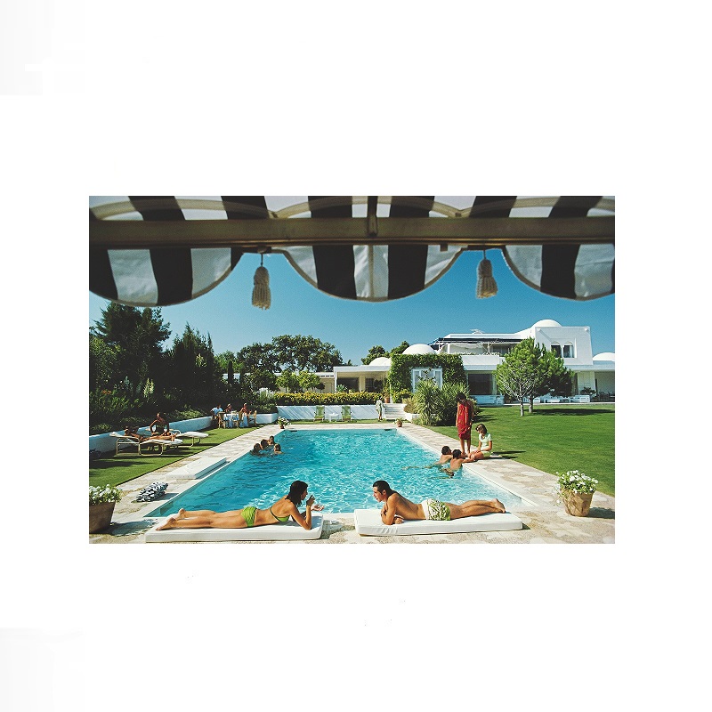 Retro Poolside Host Luxury Lif - Luxury Lifestyle Images avaliação e preço